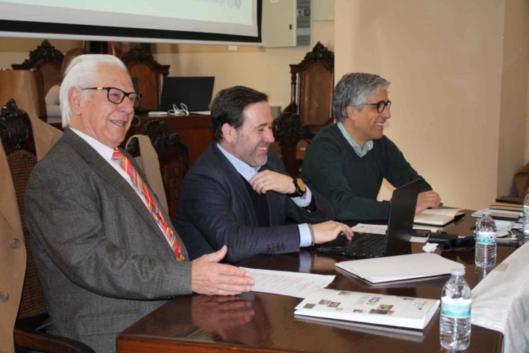Autarcas reunidos no Conselho Intermunicipal da CIMAA, que se realizou no Salão Nobre da Câmara Municipal de Elvas