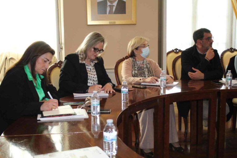 Autarcas reunidos no Conselho Intermunicipal da CIMAA, que se realizou no Salão Nobre da Câmara Municipal de Elvas