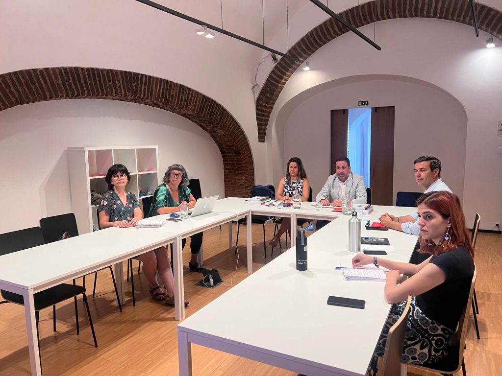 reunião sobre o projeto "O Riso à Porta"
