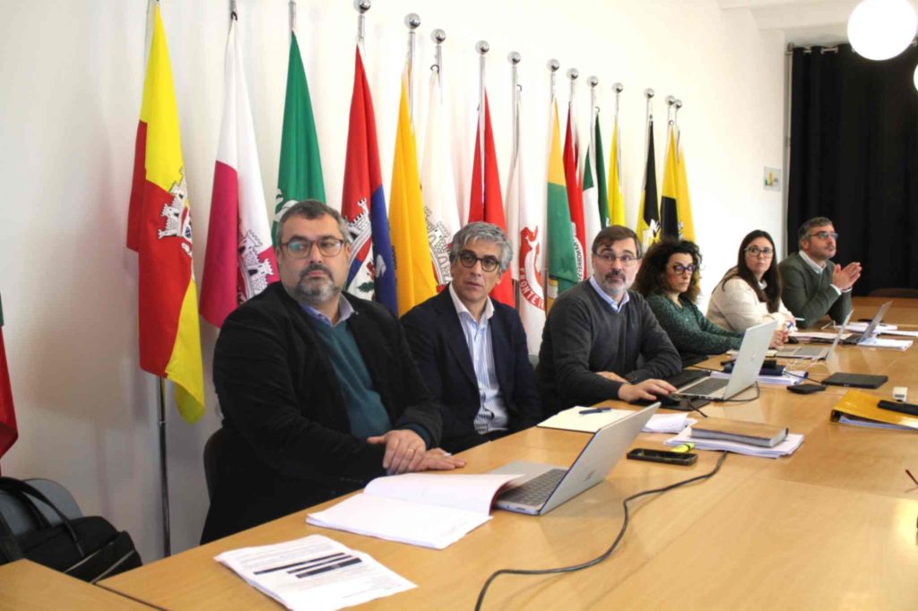 Reunião relativa à nova aldeia do Pisão na Sala das Bandeiras